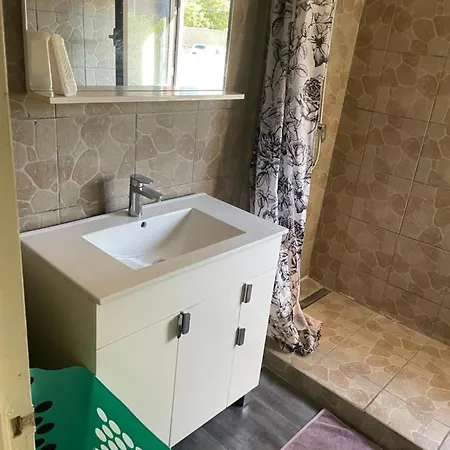 Apartment Appartenant Proche De La *